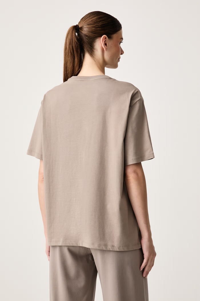 Odzież EA7 Emporio Armani T-shirt oversize damski bawełniany AF12503.7W001365 beżowy