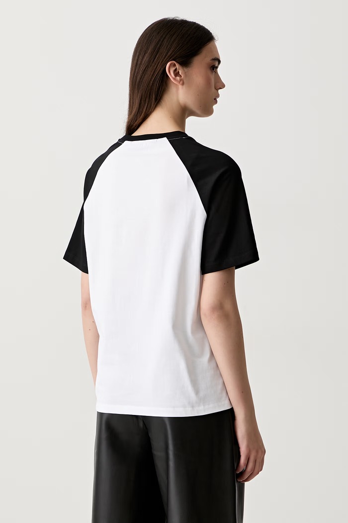 Odzież Karl Lagerfeld T-shirt damski bawełniany IKON B3W17091 czarny