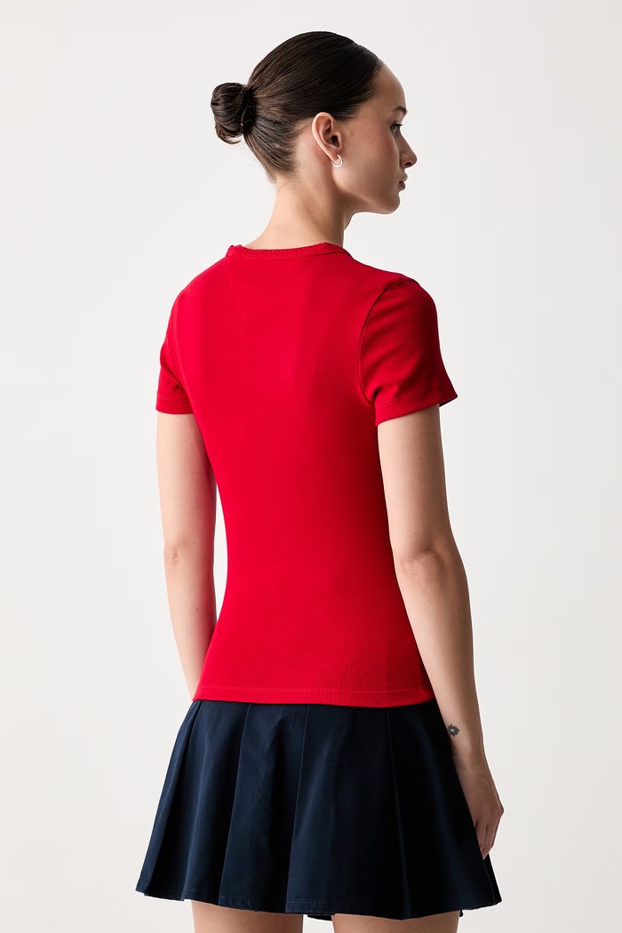 Odzież Tommy Jeans T-shirt damski bawełniany z elastanem DW0DW22809 czerwony