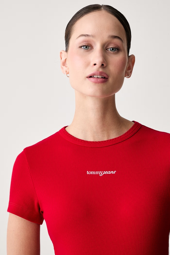 Tommy Jeans T-shirt damski bawełniany z elastanem czerwony DW0DW22809