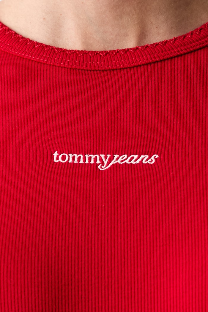 Tommy Jeans T-shirt damski bawełniany z elastanem DW0DW22809 czerwony