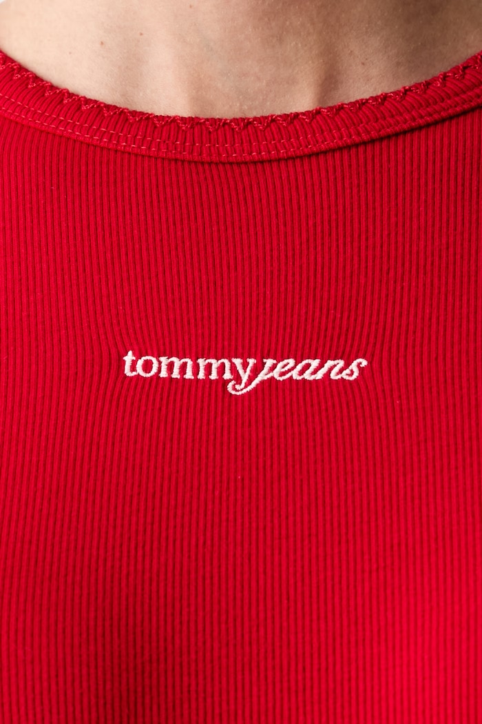 Tommy Jeans T-shirt damski bawełniany z elastanem DW0DW22809 czerwony