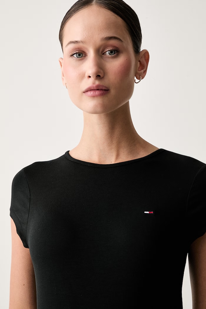 Tommy Jeans T-shirt damski z wiskozą czarny DW0DW22802