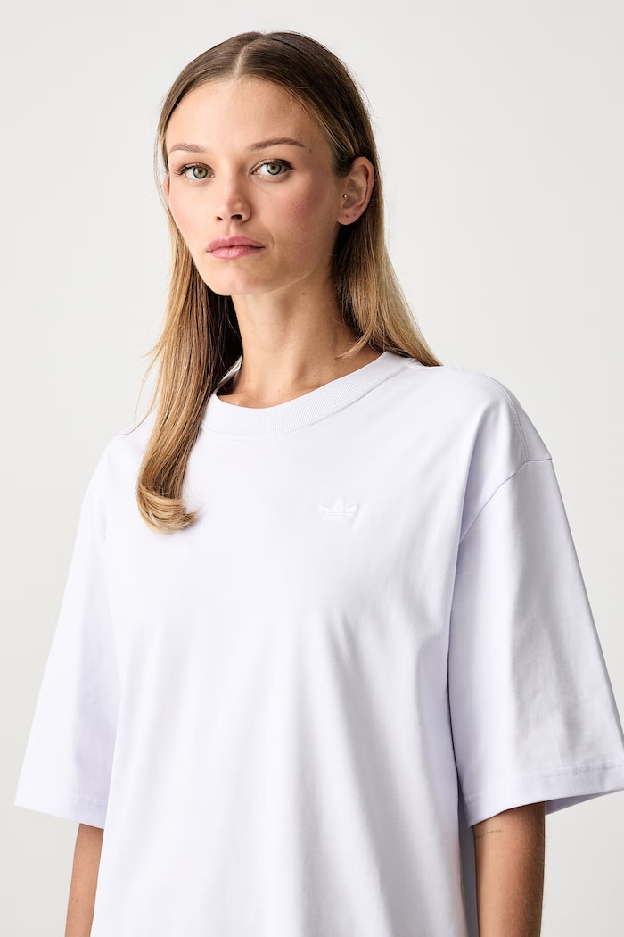 adidas Originals T-shirt oversize damski bawełniany Essentials fioletowy KW0202