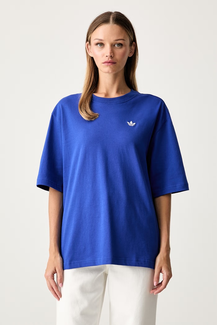 adidas Originals T-shirt oversize damski bawełniany Essentials niebieski KT4800
