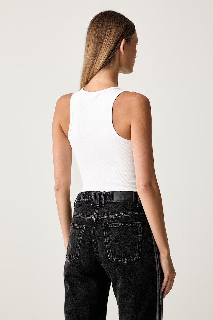 Odzież adidas Originals crop top damski z wiskozą Essentials KT4749 beżowy