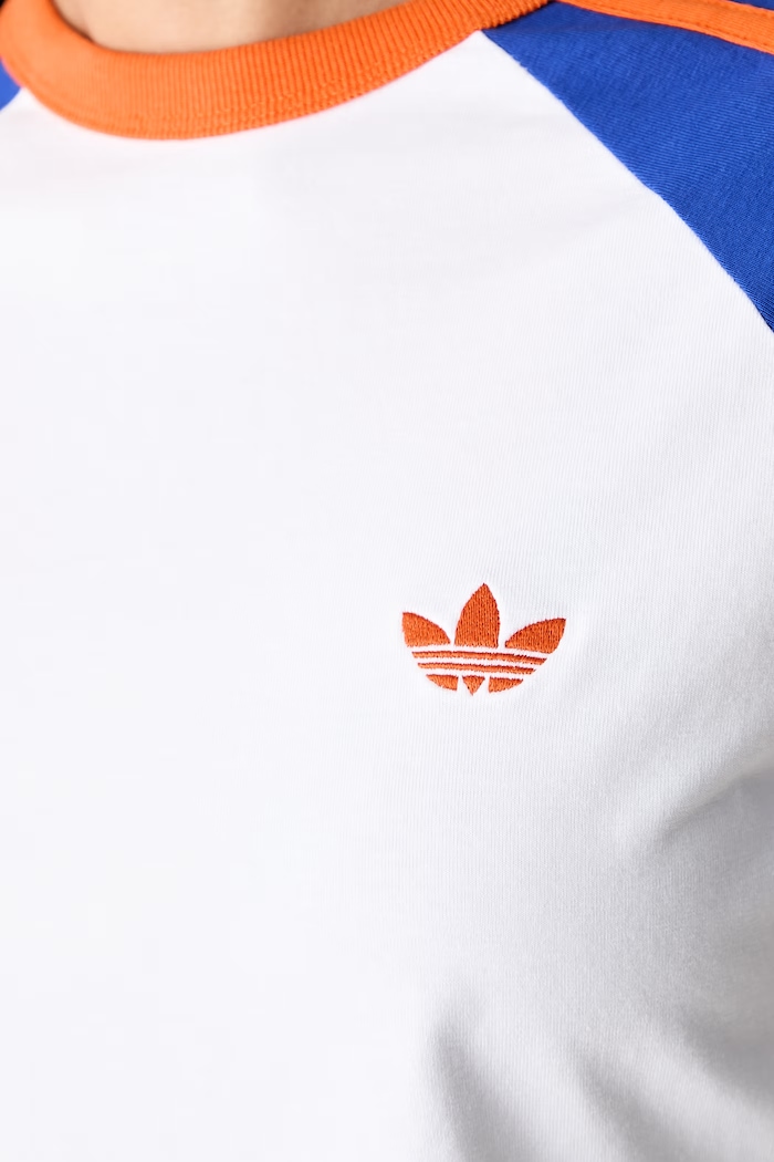 adidas Originals crop top damski z bawełną KS4707. biały