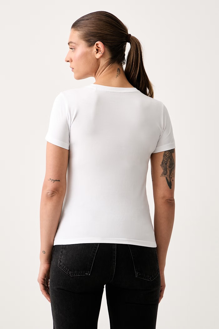 Odzież Guess Jeans T-shirt damski bawełniany z elastanem W6YI51.K4679 biały