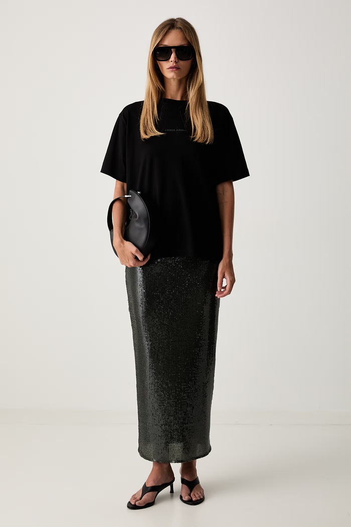 Guess Jeans kratka majica ženska bombažna W6YI11.K3690 črna AW26
