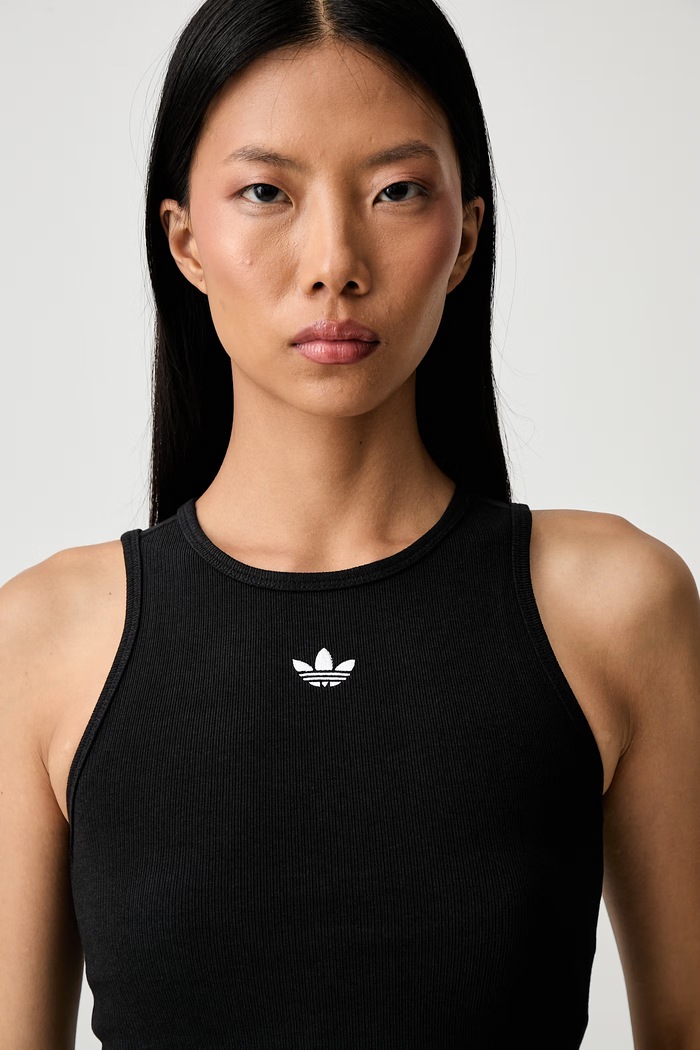 adidas Originals crop top za žene Essentials crna KR3602