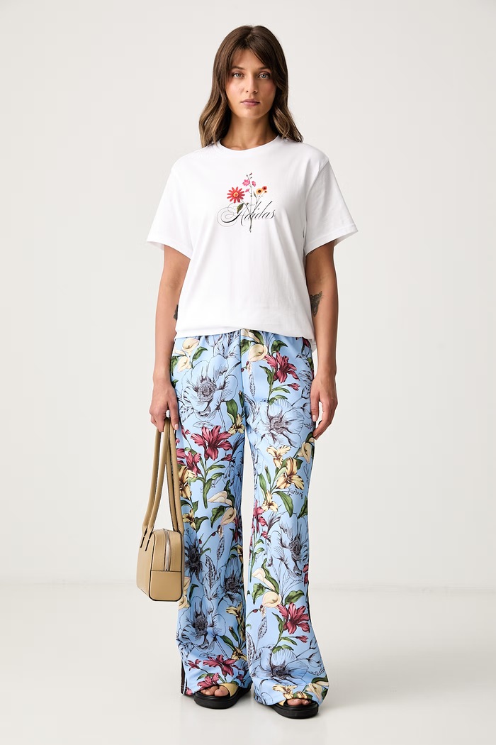 adidas T-shirt damski bawełniany Floral Pack KT2768 biały AW26