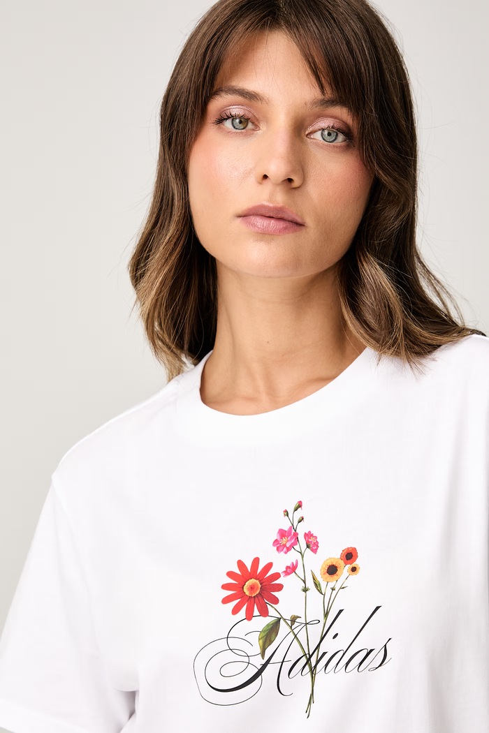 adidas T-shirt damski bawełniany Floral Pack biały KT2768