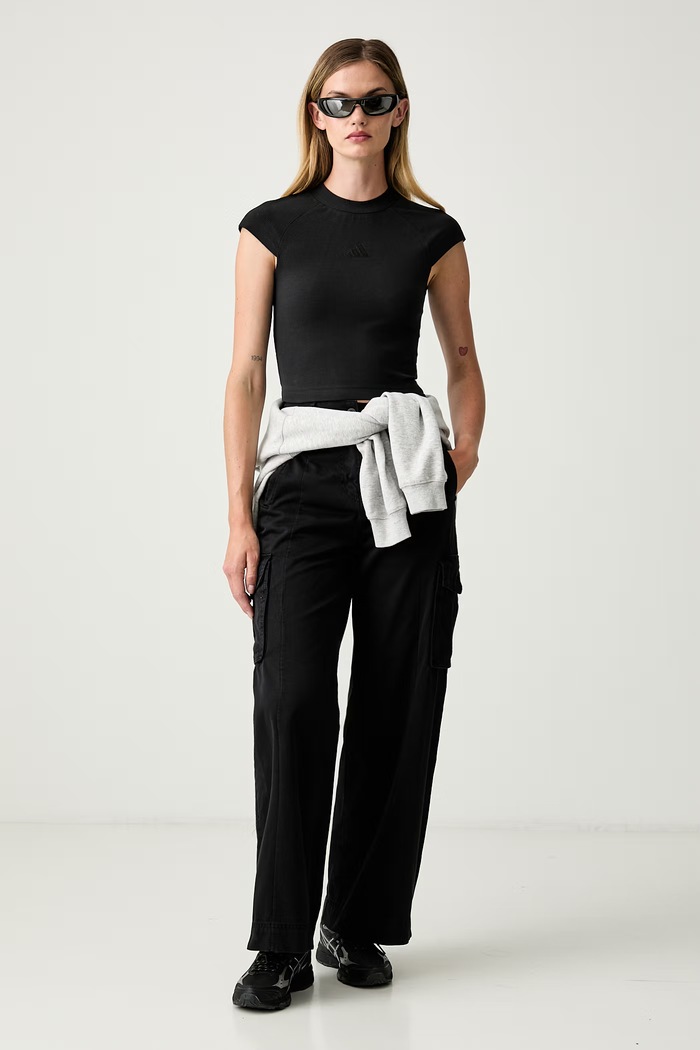 adidas crop top za žene s pamukom KF2444 crna AW26
