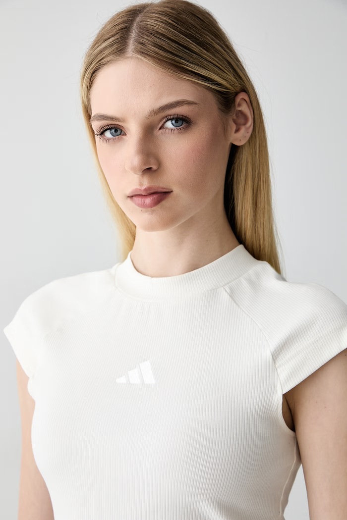 adidas T-shirt basic damski z modalem beżowy KT0289