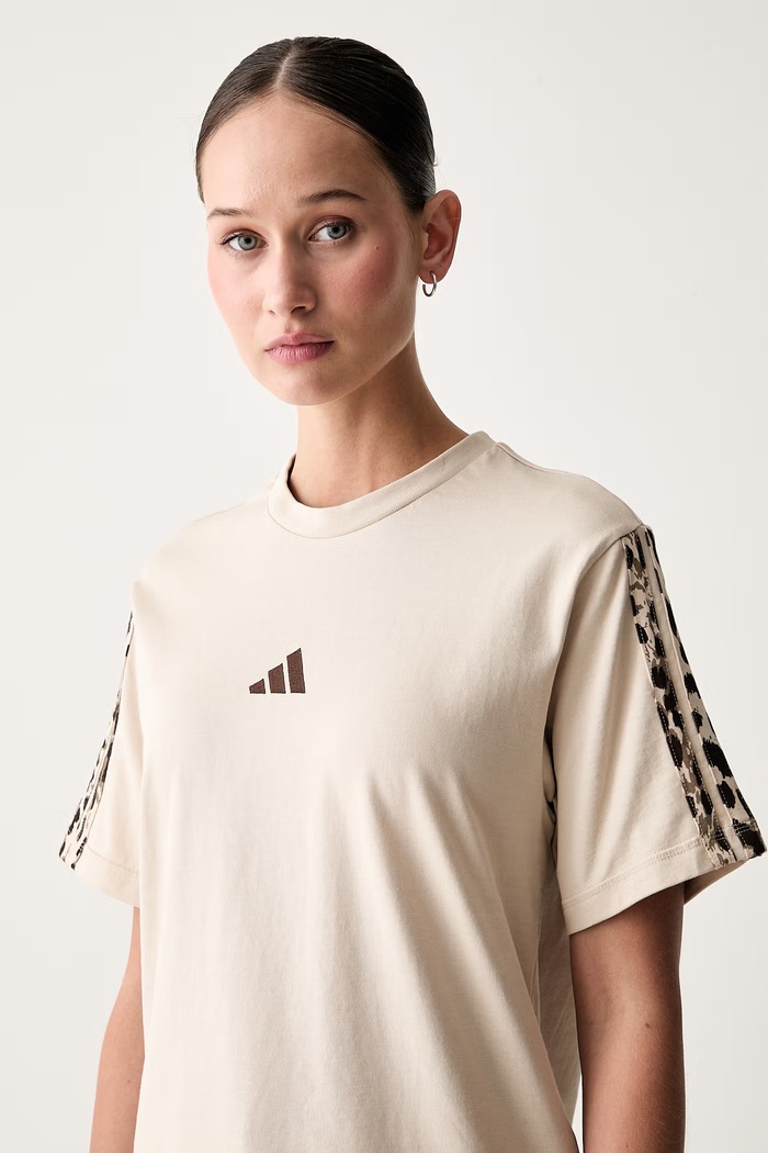 adidas T-shirt damski bawełniany Leopard Pack beżowy KT0407