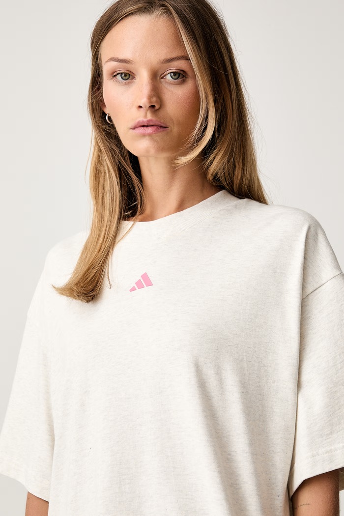 adidas T-shirt oversize damski bawełniany Essentials beżowy KX3166