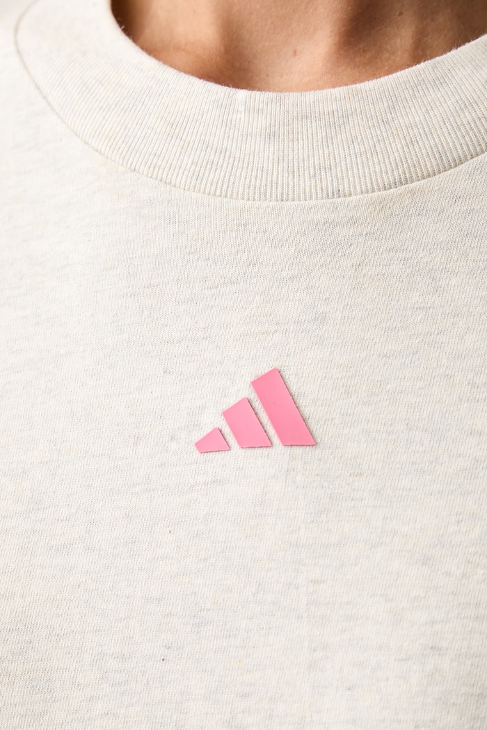adidas T-shirt oversize damski bawełniany Essentials KX3166 beżowy