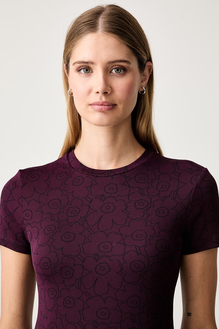 Marimekko T-shirt damski fioletowy 095926