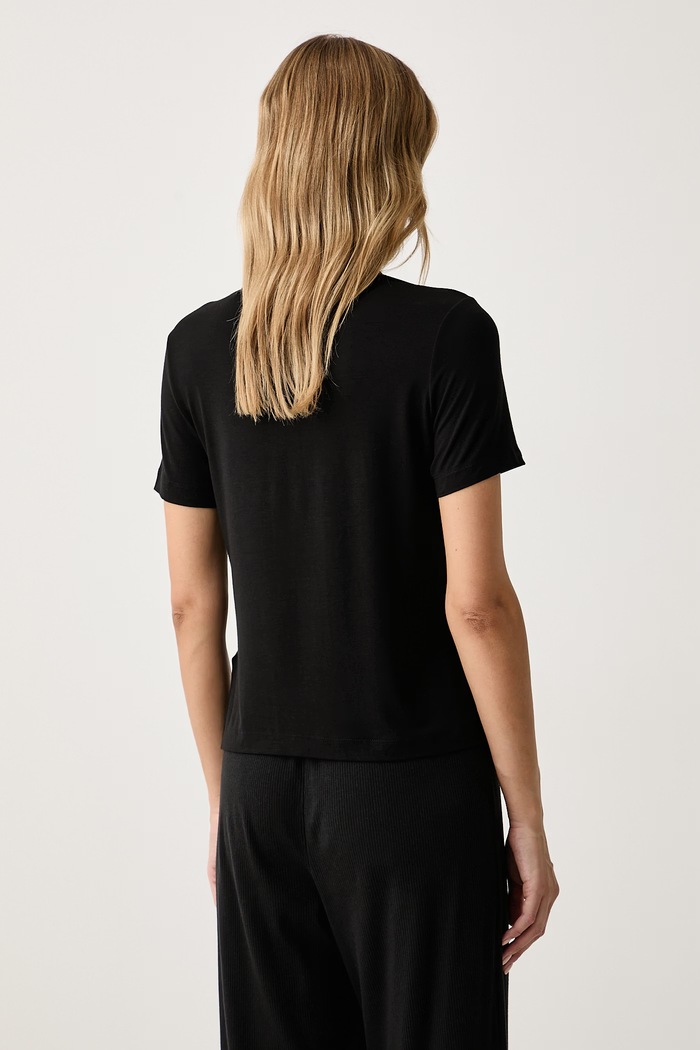 Odzież Guess T-shirt damski z modalem MARIKA O6GI00.KBF92 czarny