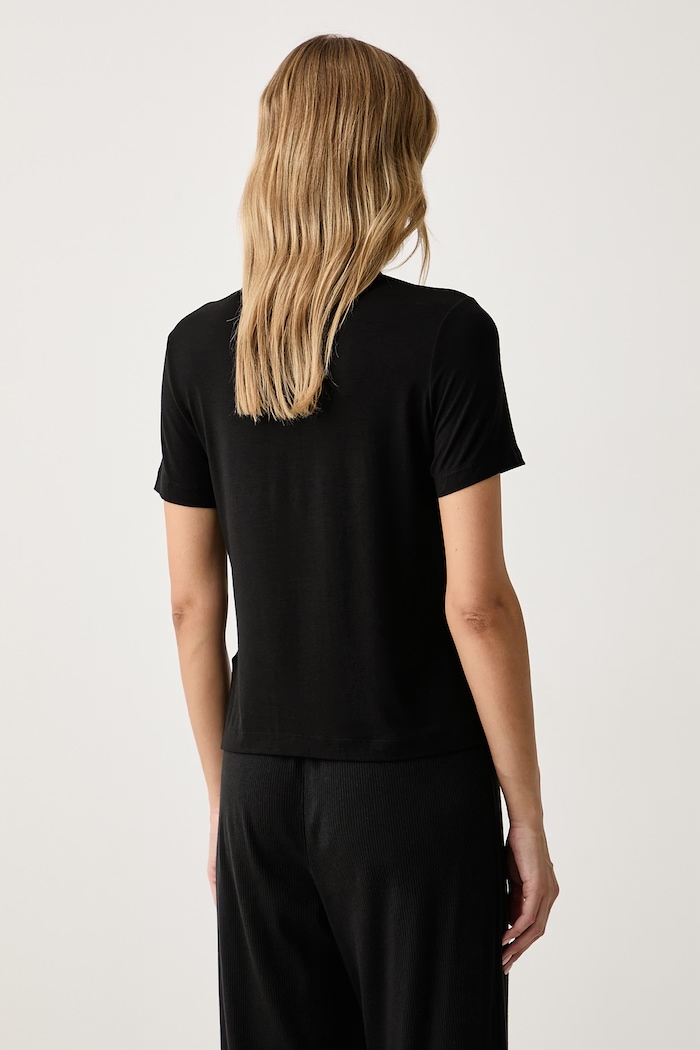 Odzież Guess T-shirt damski z modalem MARIKA O6GI00.KBF92 czarny