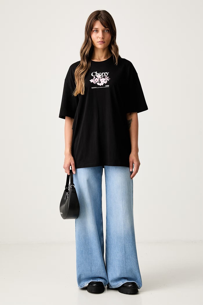 HUGO Blue тениска дамска от памук Oversized Tee_B_15 50566578 черен AW26