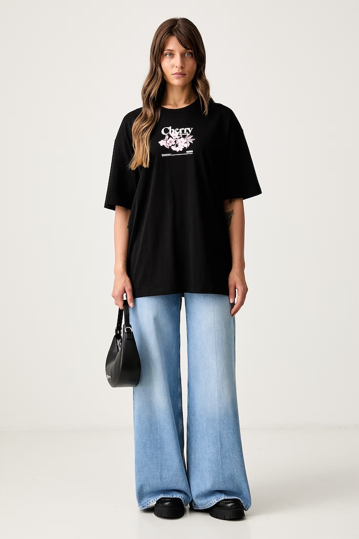 HUGO Blue тениска дамска от памук Oversized Tee_B_15 50566578 черен AW26