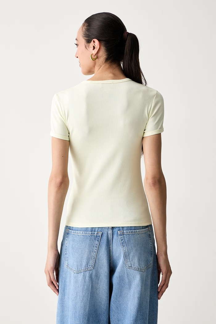 Odzież Calvin Klein Jeans T-shirt damski bawełniany z elastanem LV047G816G żółty
