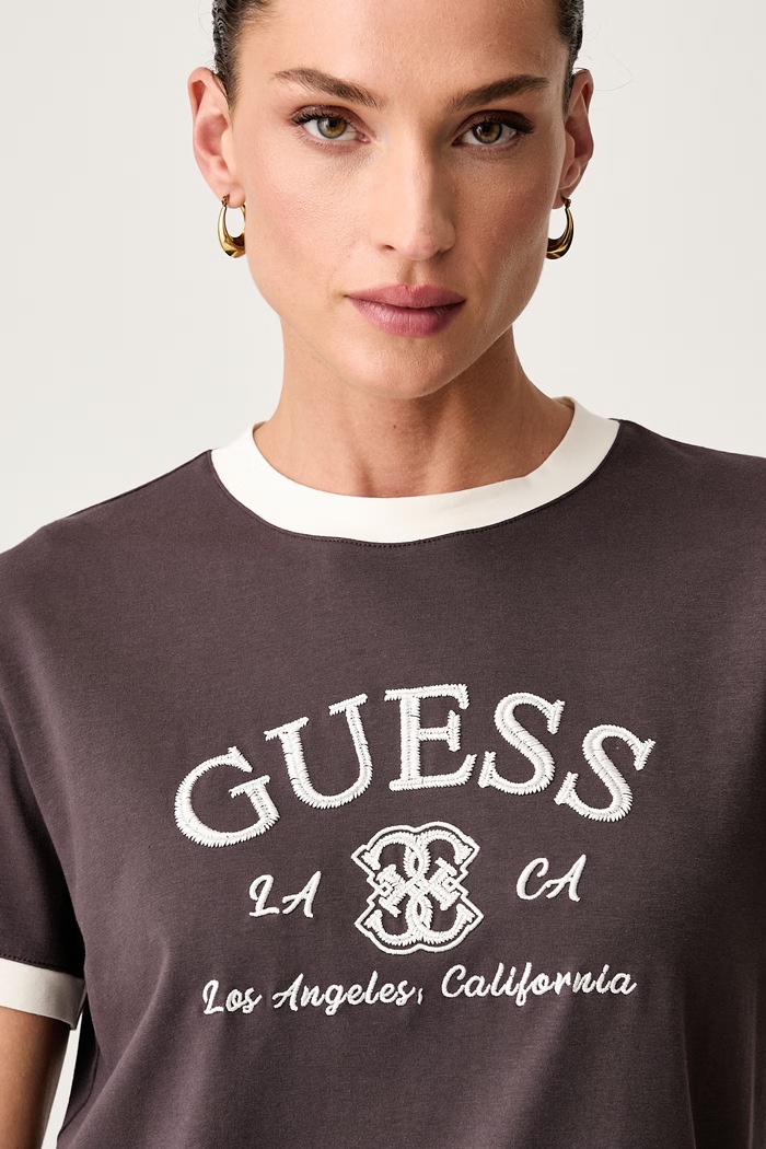Guess T-shirt damski bawełniany z elastanem HOSHI brązowy V6YI18.K4320