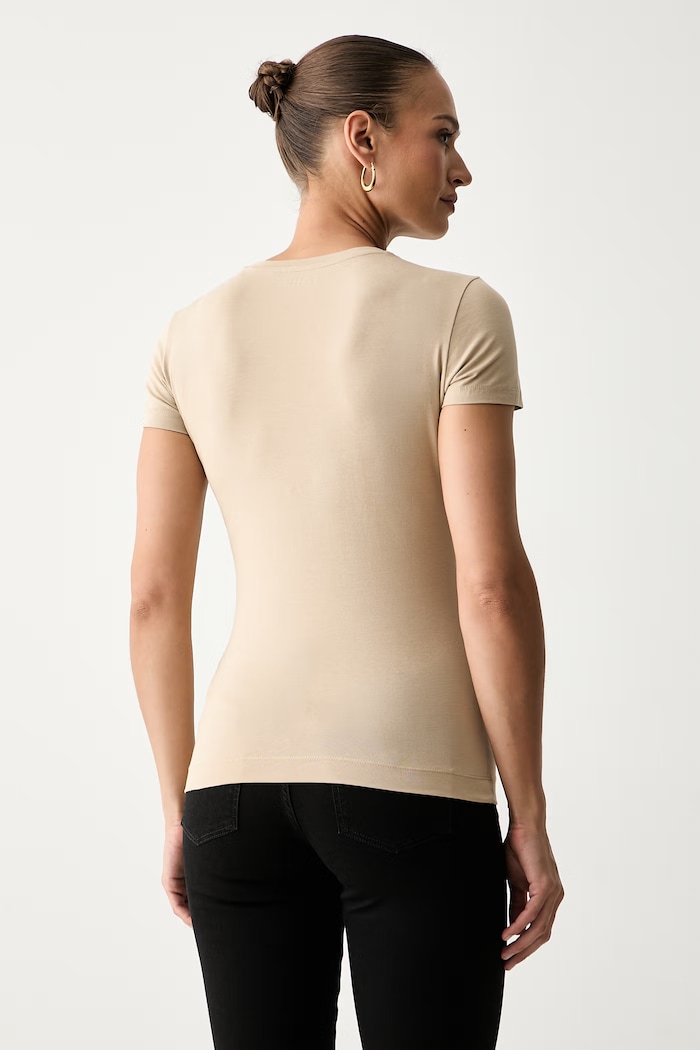 Odzież Guess T-shirt damski bawełniany z elastanem W6YI31.K4350 beżowy