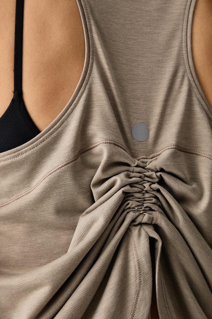Top treningowy damski NAGINO RUN ADJUSTABLE TANK Asics beżowy 2012D139.201