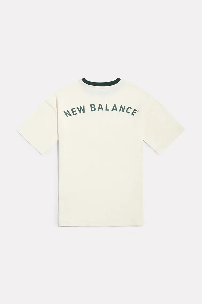New Balance T-shirt dziecięcy bawełniany YT62O7WX beżowy AW26