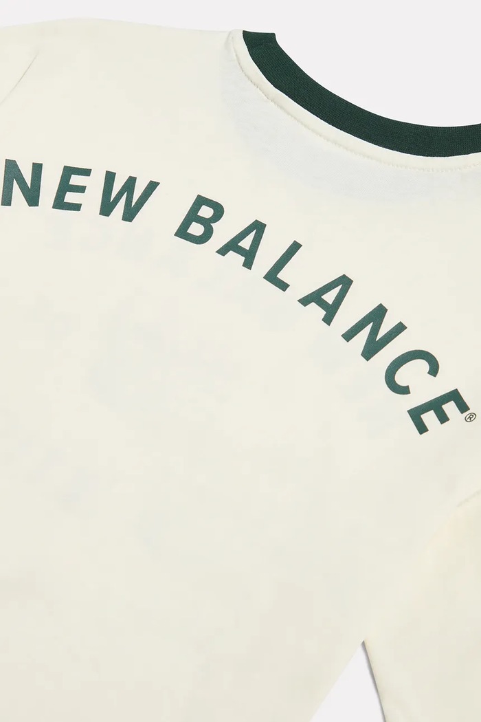 Dziewczynka New Balance T-shirt dziecięcy bawełniany YT62O7WX beżowy