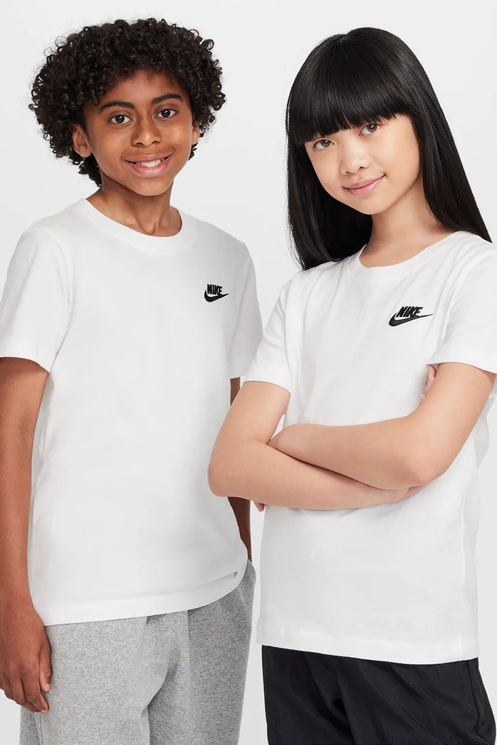 Nike T-shirt dziecięcy bawełniany Nike Sportswear biały FZ5177