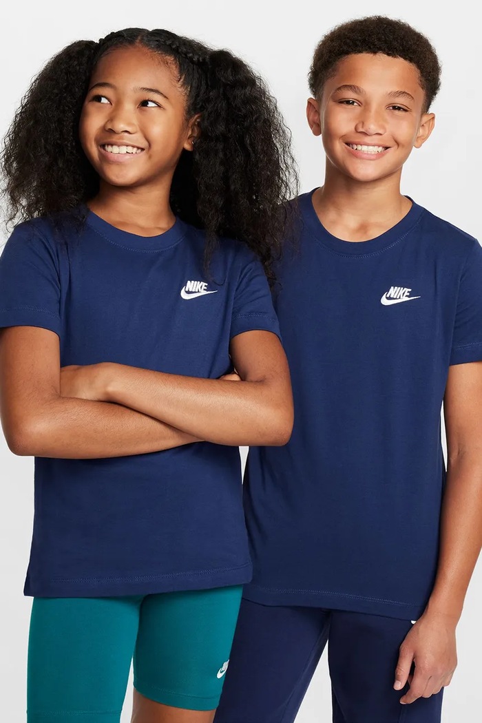 Nike T-shirt dziecięcy bawełniany Nike Sportswear granatowy FZ5177
