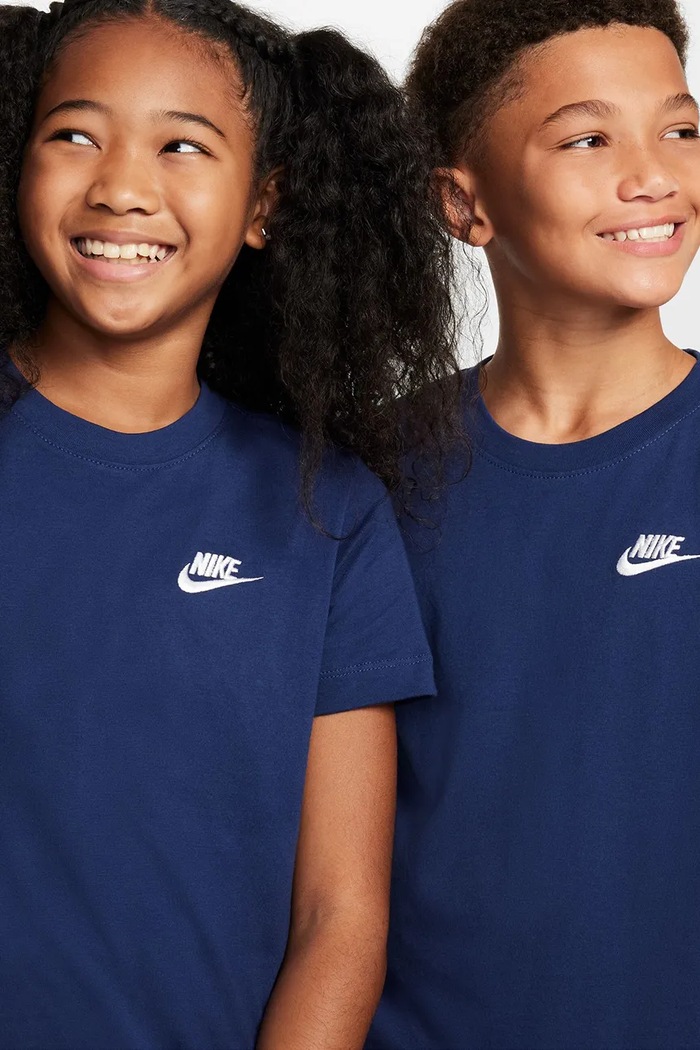 T-shirt dziecięcy bawełniany Nike Sportswear Nike FZ5177 granatowy