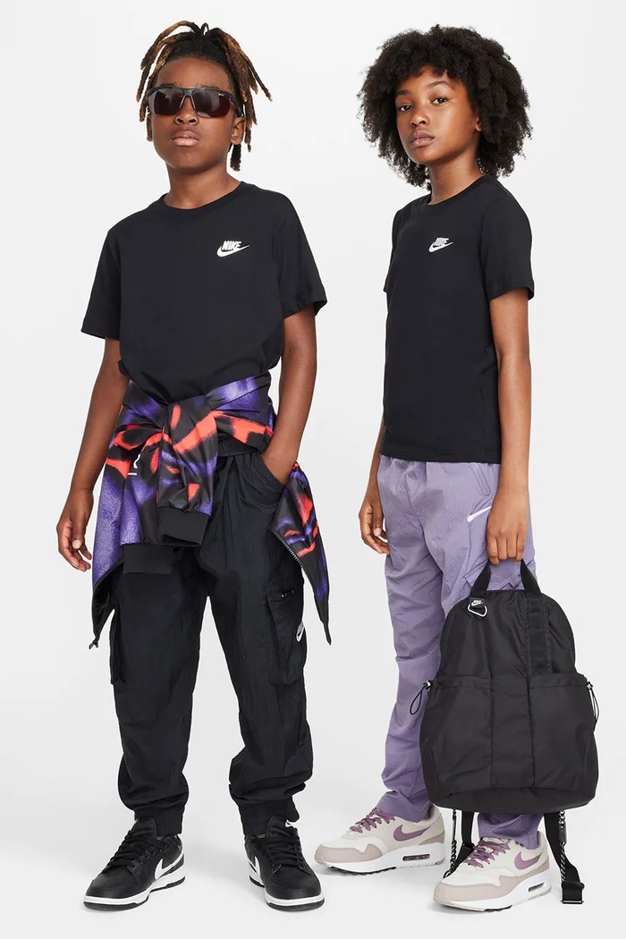 Chłopiec Nike T-shirt dziecięcy bawełniany Nike Sportswear FZ5177 czarny