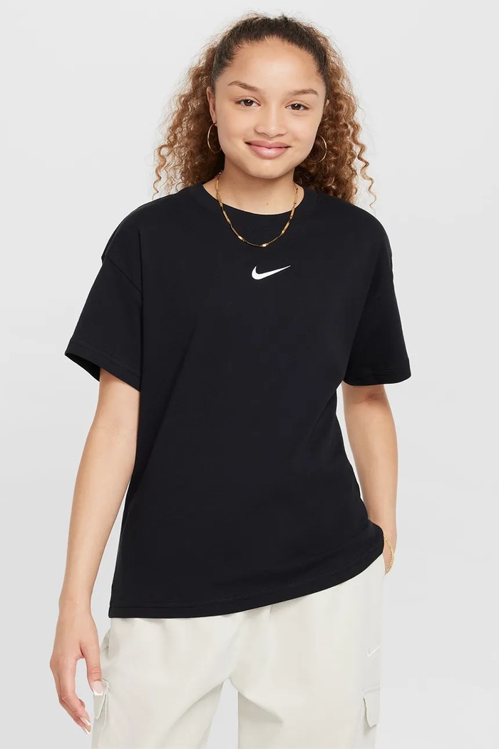 Nike T-shirt dziecięcy bawełniany Nike Sportswear Essential czarny FZ5539