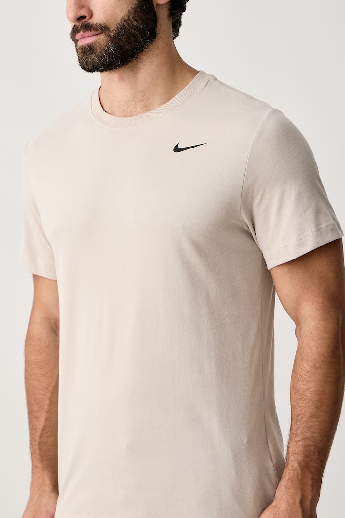 T-shirt treningowy męski z bawełną Dri-FIT Nike AR6029.236 beżowy