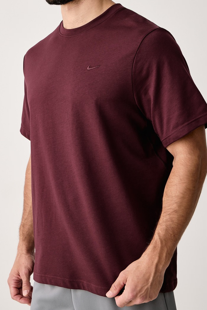 T-shirt treningowy męski z bawełną Primary Dri-FIT Nike DV9831.652 bordowy