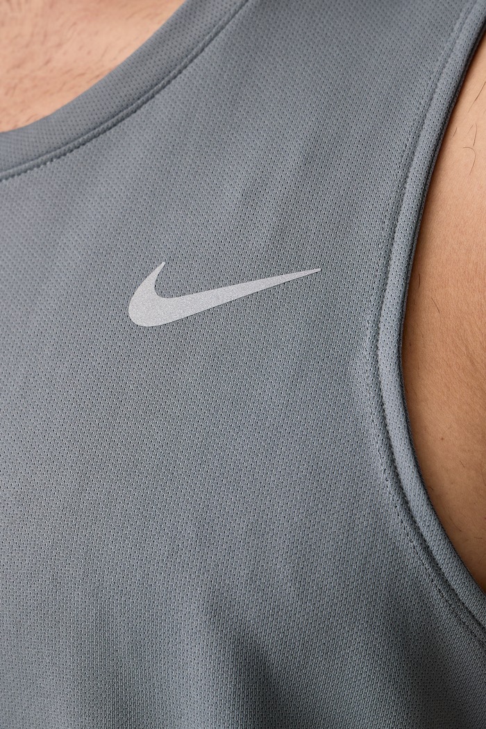 Top sportowy męski Miler Dri-FIT Nike szary IF2018.084