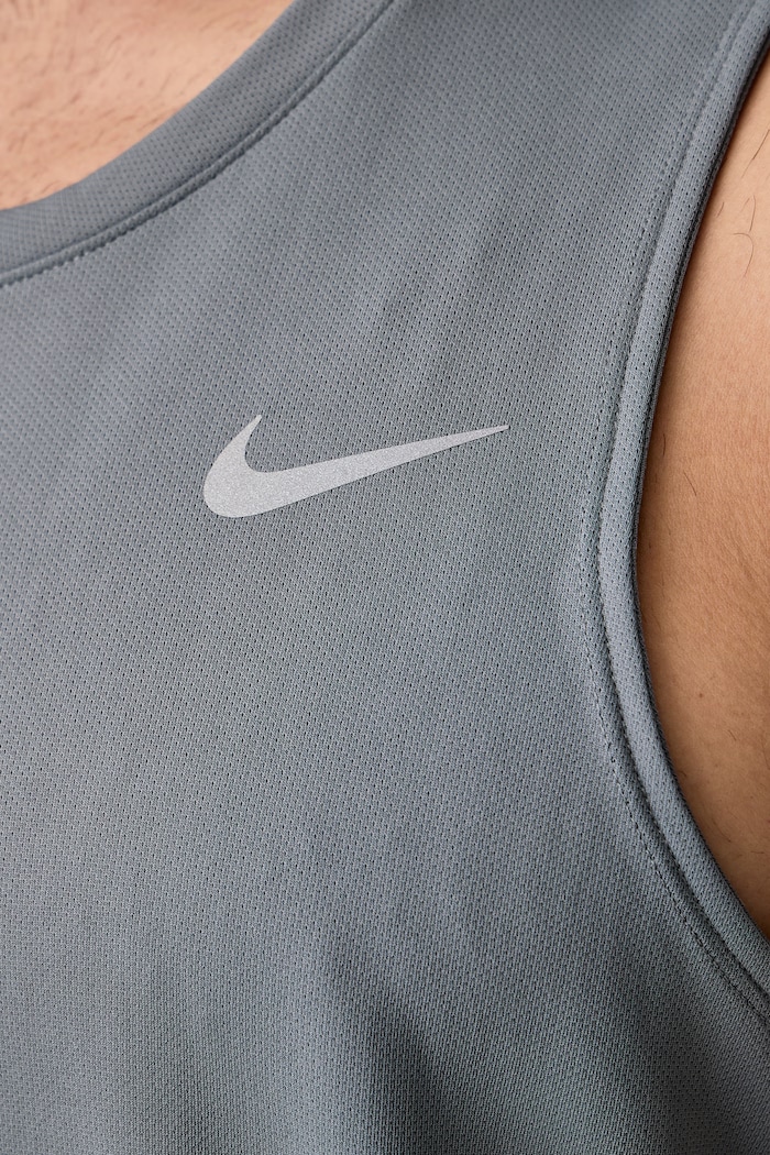 Top sportowy męski Miler Dri-FIT Nike szary IF2018.084