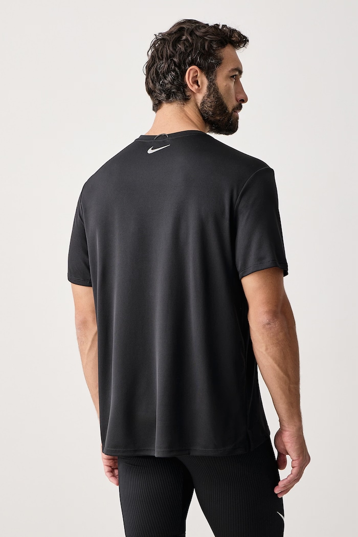Odzież Nike T-shirt do biegania męski Miler UV Dri-FIT IO1223.010 czarny