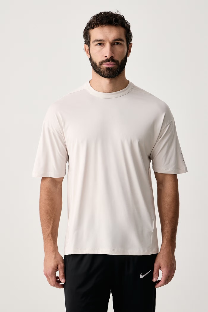 Nike T-shirt treningowy męski z modalem 24.7 Impossibly Soft Dri-FIT beżowy IQ8273.104