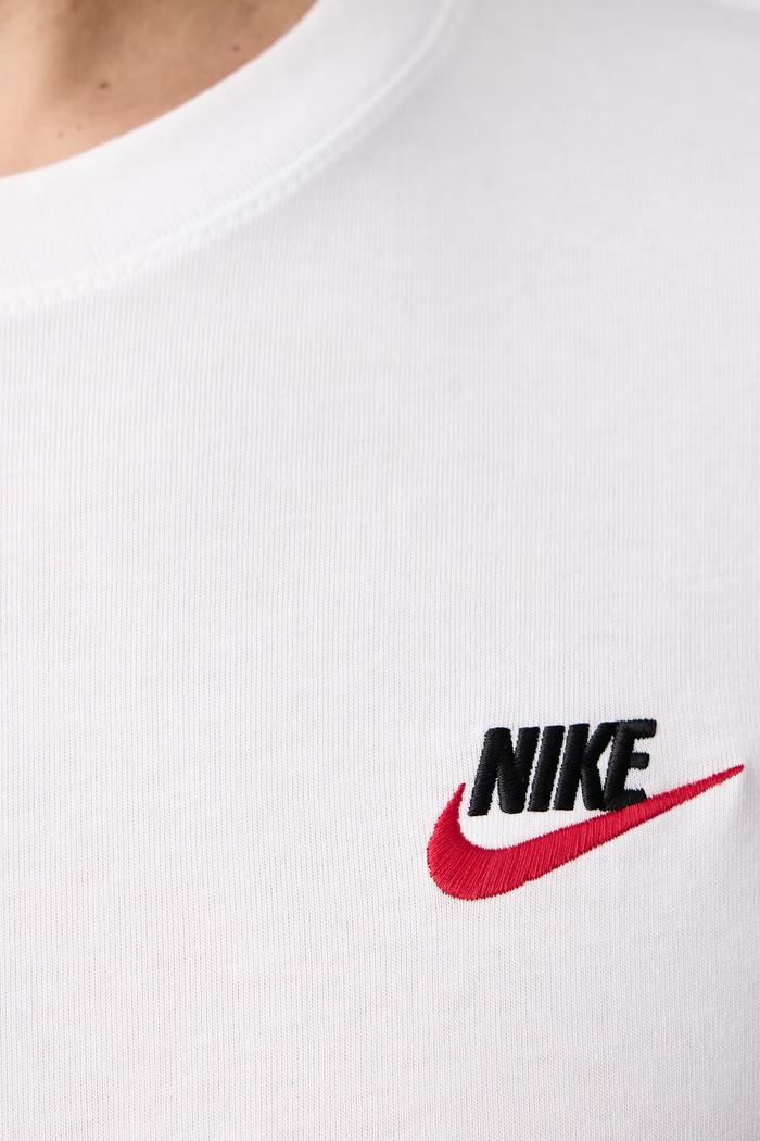 Maglietta basic da uomo in cotone Club Nike Sportswear bianco AR4997.100