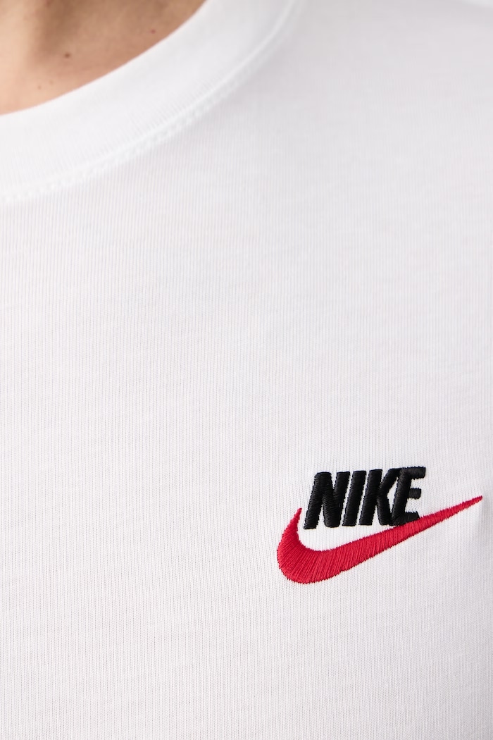 Maglietta basic da uomo in cotone Club Nike Sportswear bianco AR4997.100