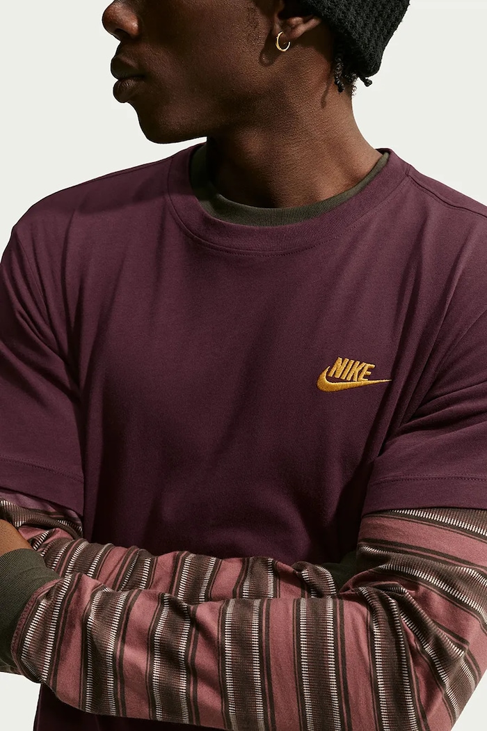 T-shirt basic męski bawełniany Club Nike Sportswear AR4997.653 bordowy