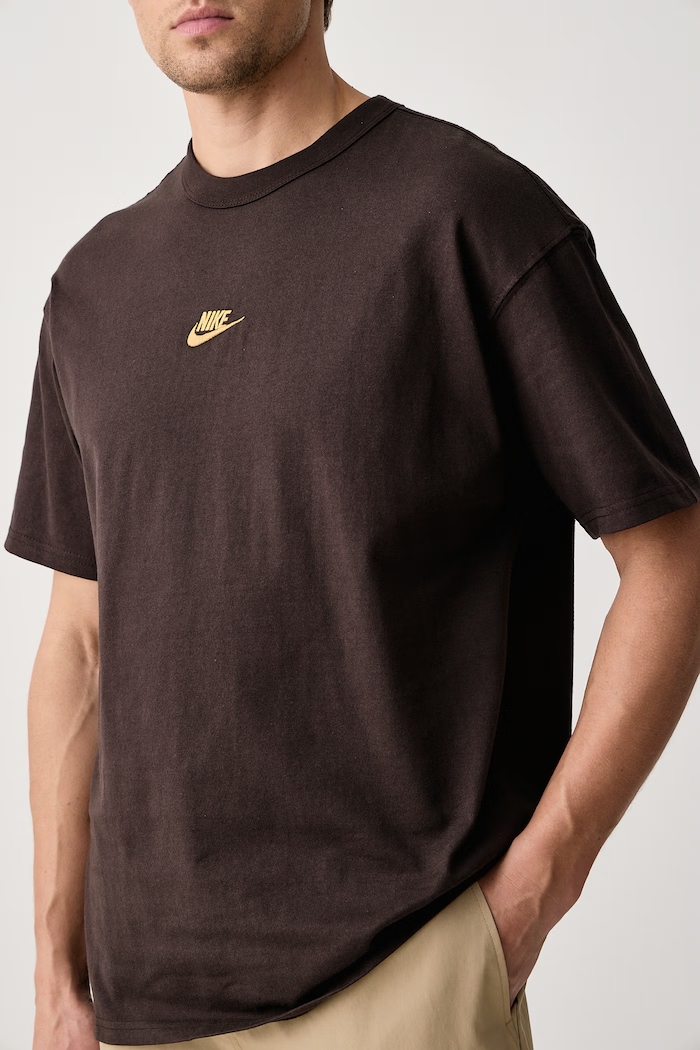 T-shirt da uomo in cotone Premium Essentials Nike Sportswear IH1121.220 marrone