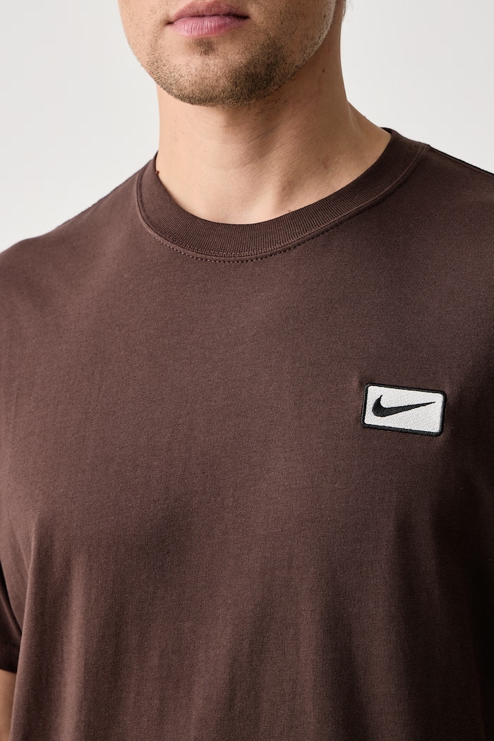 Férfi pamut póló Nike Sportswear IV5628.237 barna