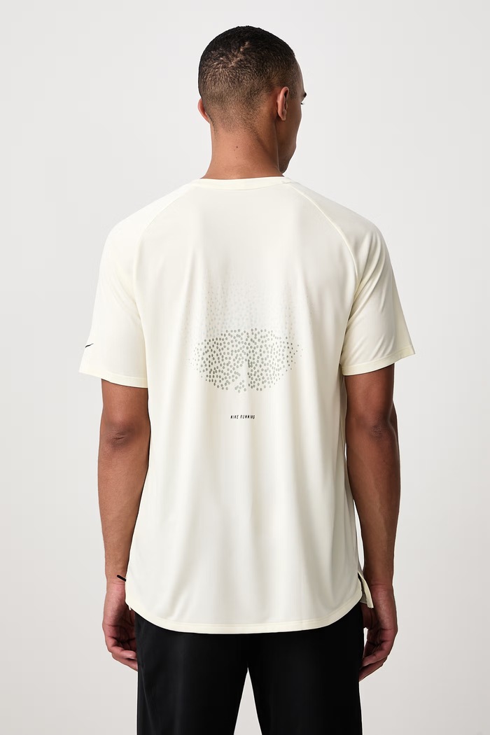 Odzież Nike T-shirt do biegania męski Stride Dri-FIT ADV IO0543.113 beżowy