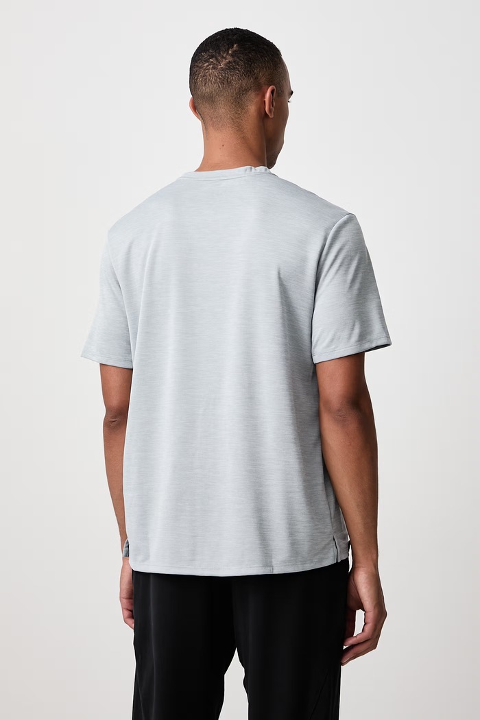 Îmbrăcăminte Nike Tricou sport pentru bărbați Miler Dri-FIT IF2082.097 gri